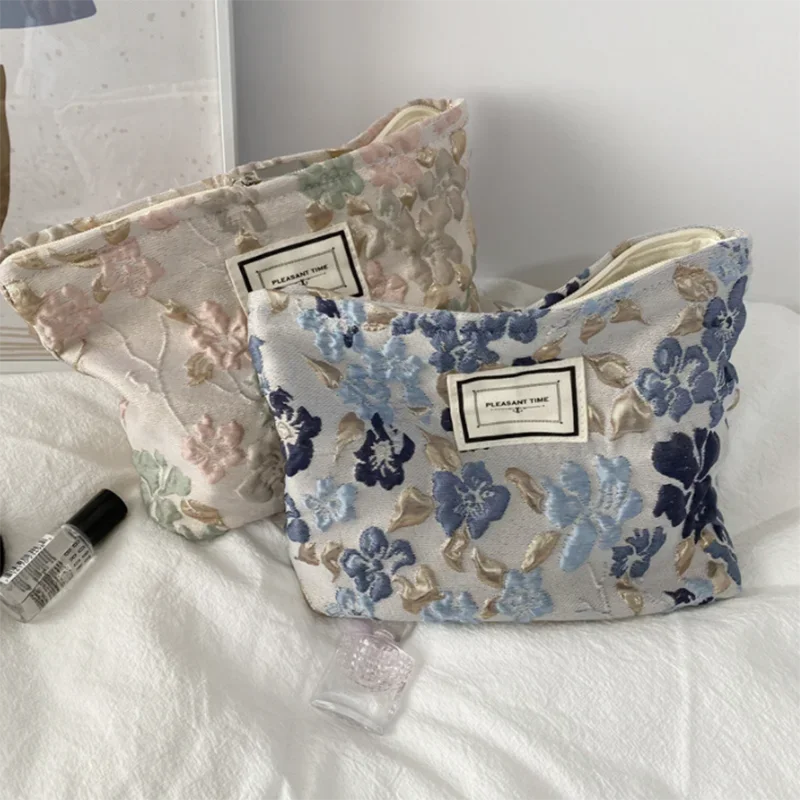 Travel in Style: Discover Our Exquisite Women's Floral Cosmetic Bag